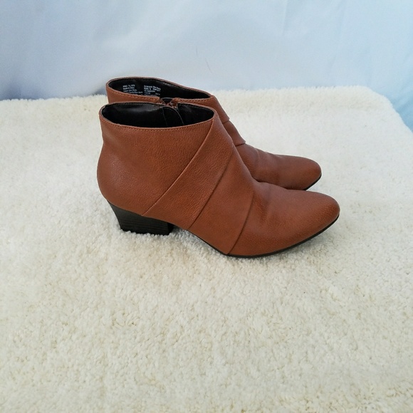 SOLESENSEABILITY Shoes - SOLESENSEABILITY CARMEL BROWN ANKLE BOOTIES 7.5